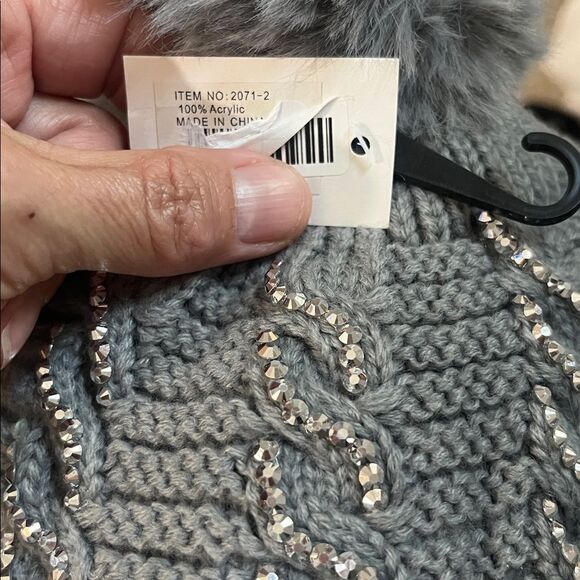 Boutique Gray Cable Knit Ribbed Beanie with Pom Pom Silver Sequins One Size NWT - Picture 6 of 6